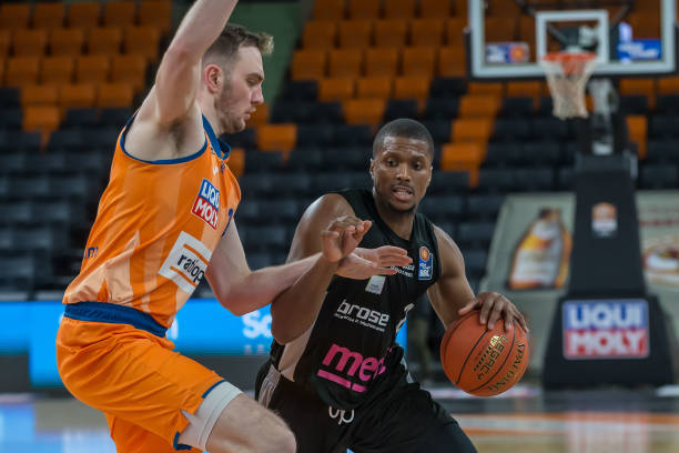 赛场稳坐主 赛场稳坐主