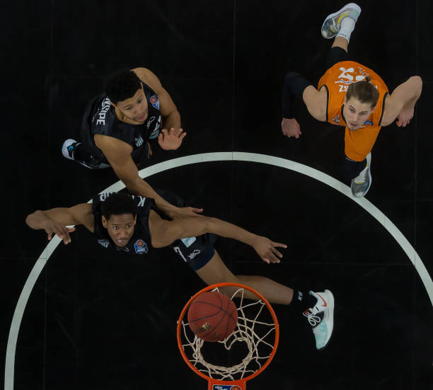 英斯的加盟 英斯的加盟