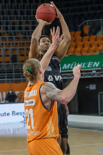 与此同时 与此同时