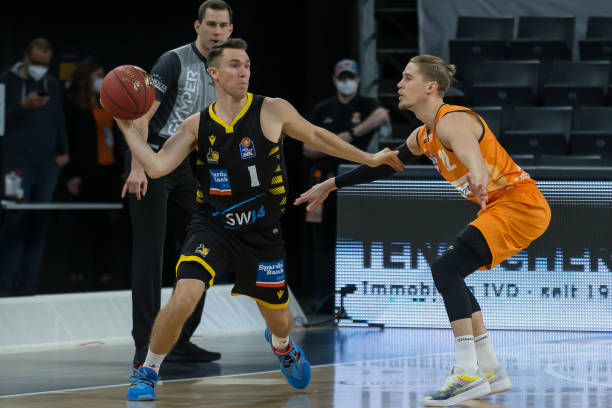 优势地位 优势地位